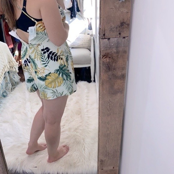 J.O.A floral vacay romper size large - Picture 3 of 12